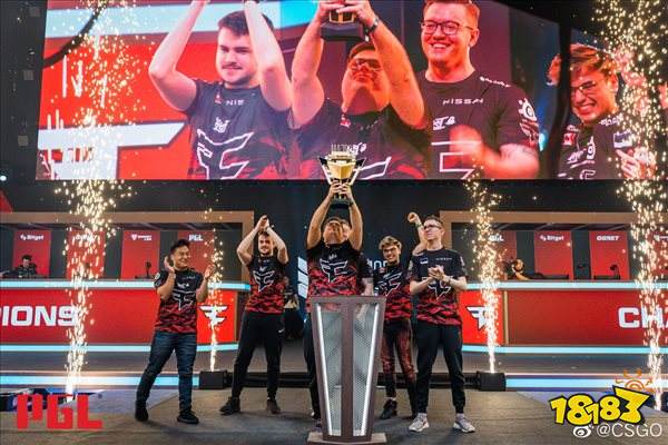 张合影更加 张合影更加